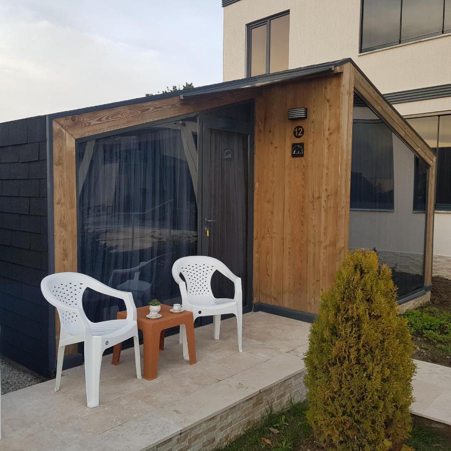 Отель "Чёрный Слон" Suhumi Exterior foto